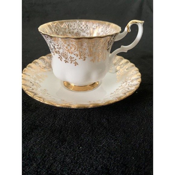 Royal Albert 4235 Gold & White Teacup & Saucer Bone China Gold Footed England - Picture 2 of 7